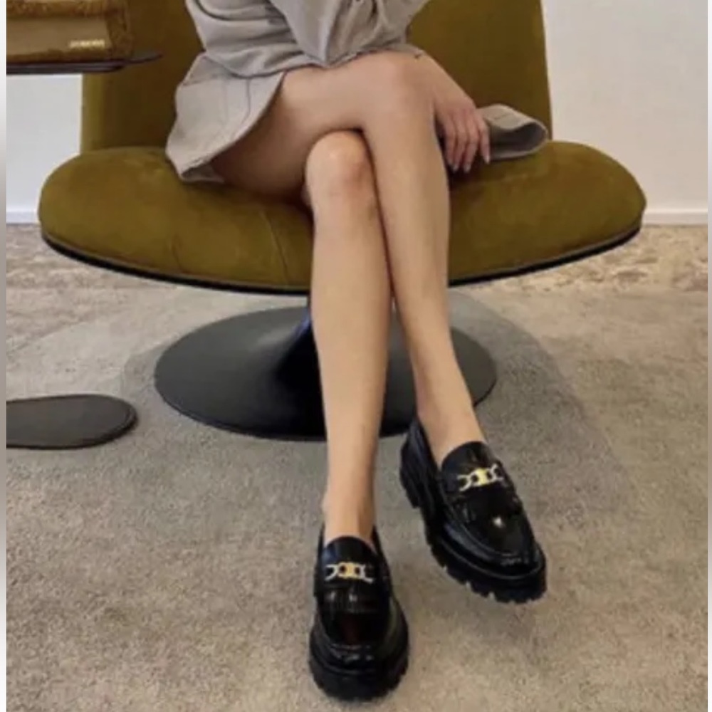 Leather MARGARET LOAFER WITH TRIOMPHE CHAIN IN Black sz 37